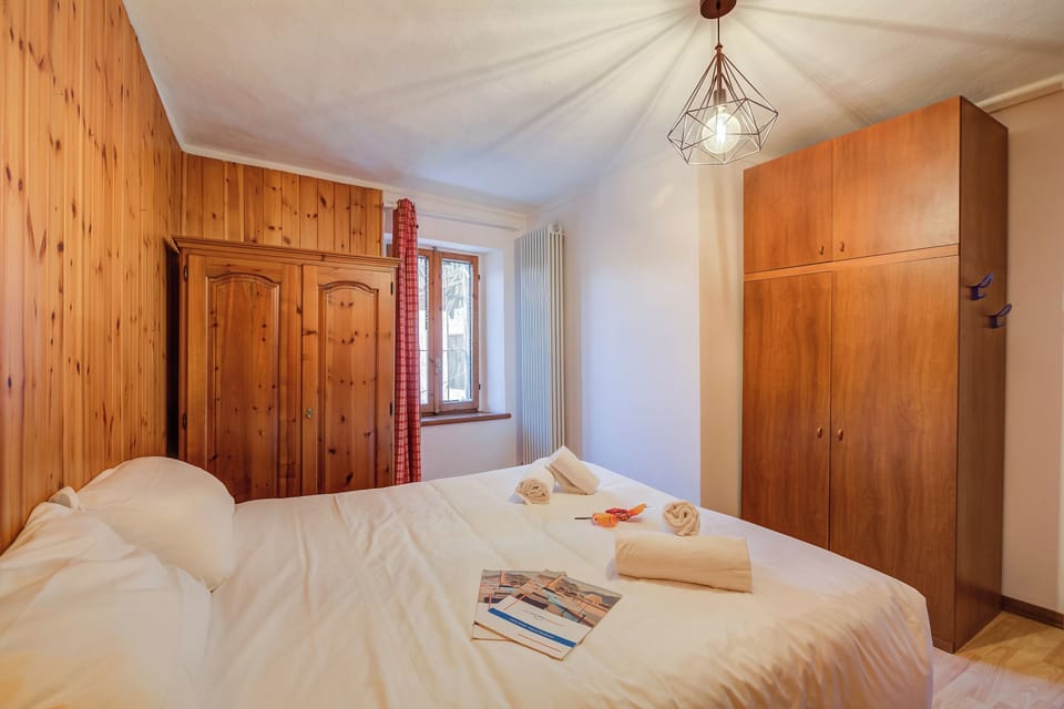 Family Apartment, Multiple Bedrooms (Lidia’s Lodge Apartment) | 1 bedroom, free WiFi, bed sheets