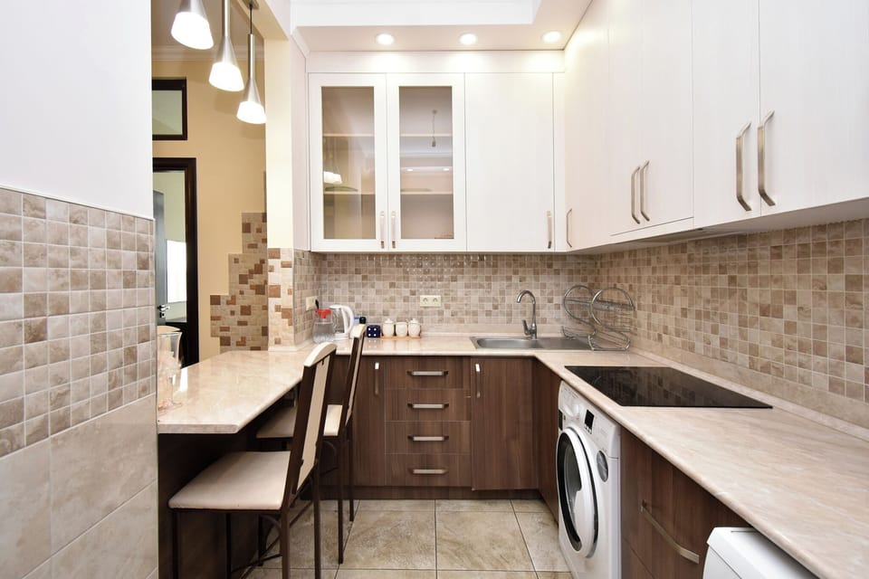Family Condo | Private kitchen | Mini-fridge, electric kettle, cookware/dishes/utensils, freezer