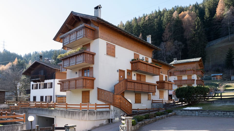 Apartment (2 Bedrooms) | Front of property