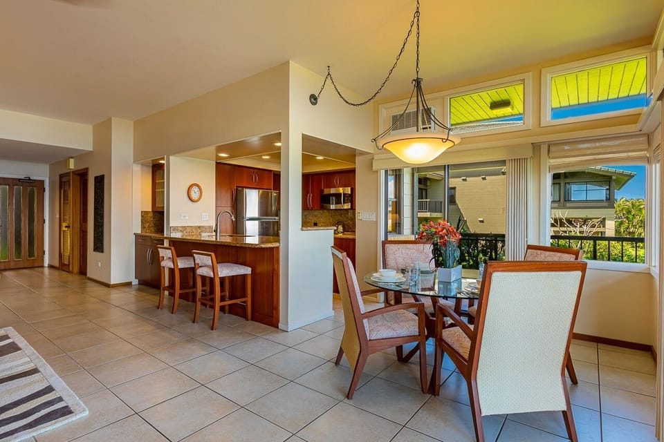 Condo, 2 Bedrooms | Dining