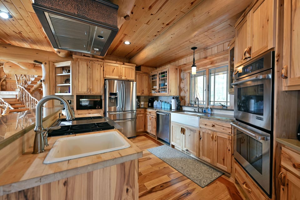 House, 4 Bedrooms | Private kitchen | Coffee/tea maker, fridge, oven, toaster