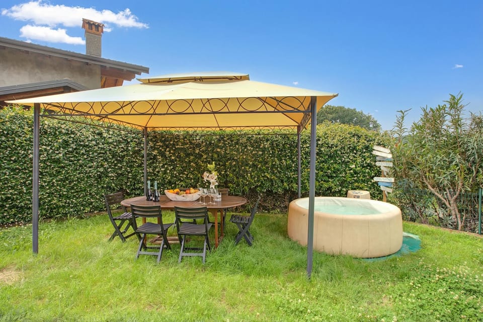 Family House, 3 Bedrooms, 2 Bathrooms (La Luna nel Lago - Lake View Garden &) | Outdoor dining