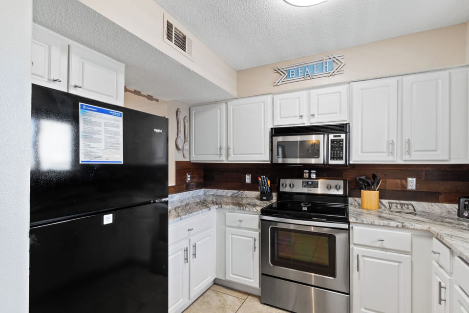 Signature Condo, 2 Bedrooms, Balcony, Beach View | Private kitchen | Fridge, microwave, oven, stovetop