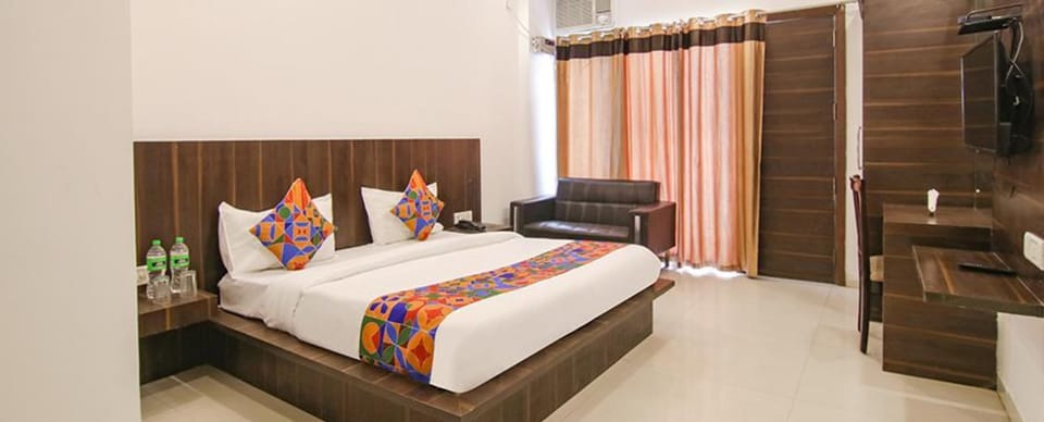 Egyptian cotton sheets, premium bedding, in-room safe, free WiFi