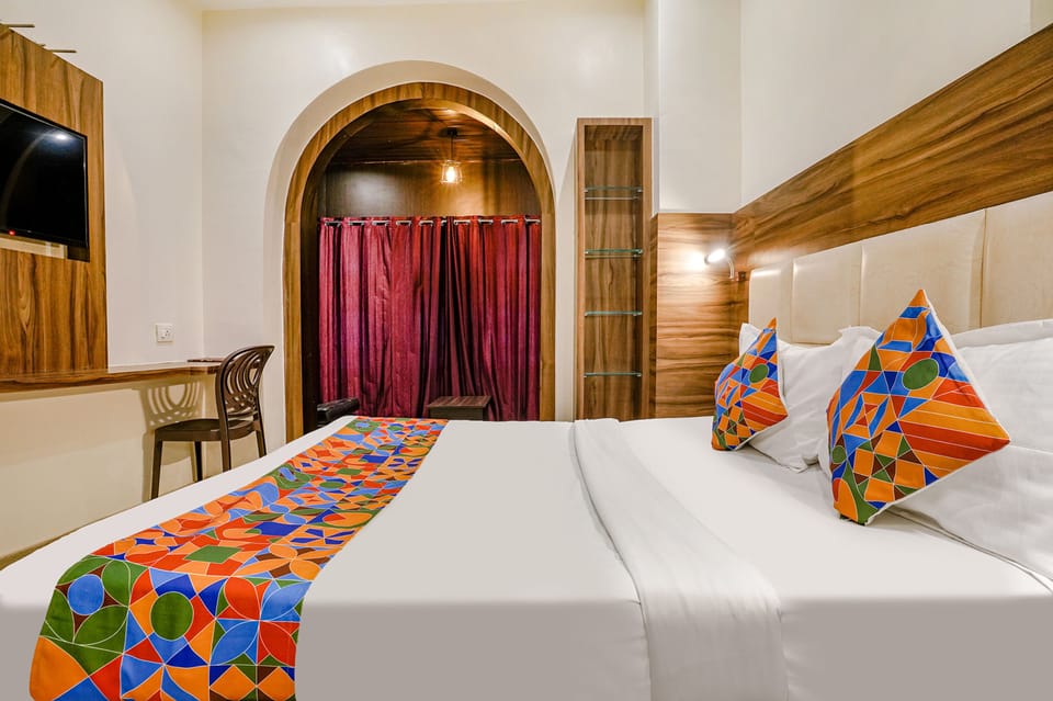 Egyptian cotton sheets, premium bedding, in-room safe, free WiFi