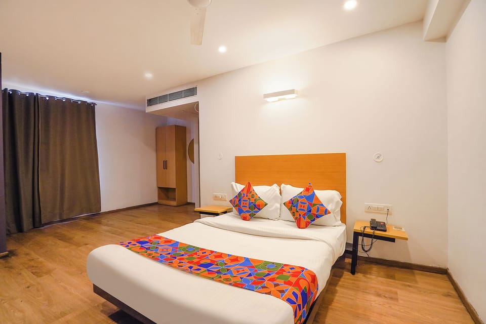 Deluxe Room | Egyptian cotton sheets, premium bedding, in-room safe, soundproofing