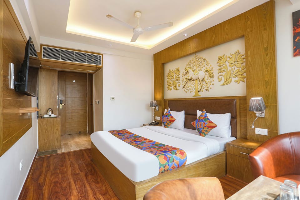 Egyptian cotton sheets, premium bedding, in-room safe, free WiFi