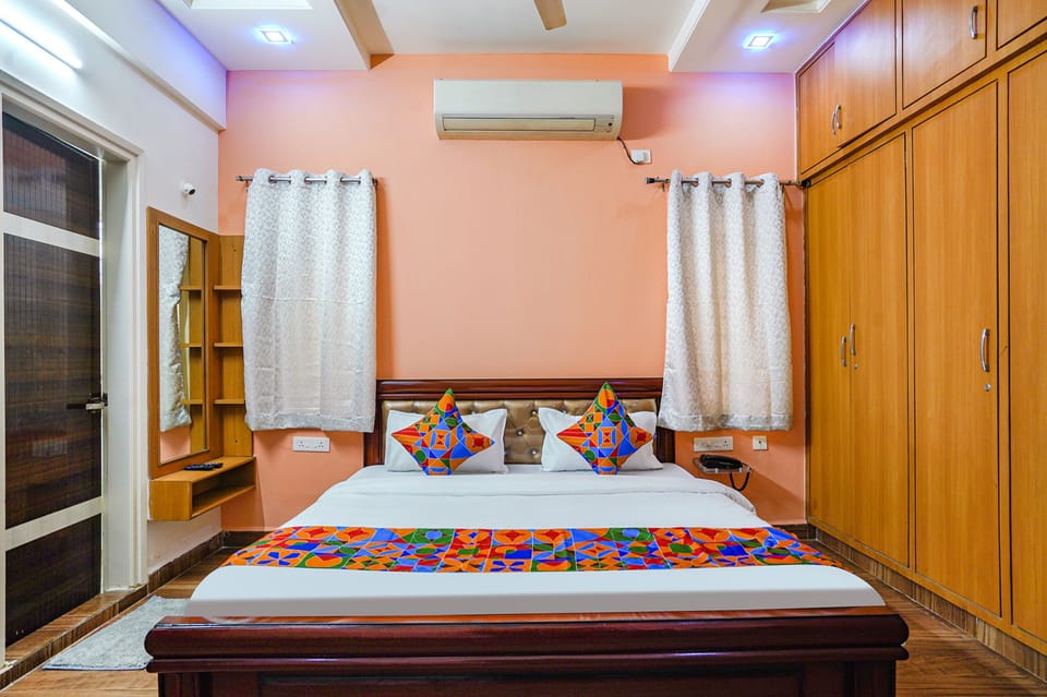 Egyptian cotton sheets, premium bedding, in-room safe, free WiFi