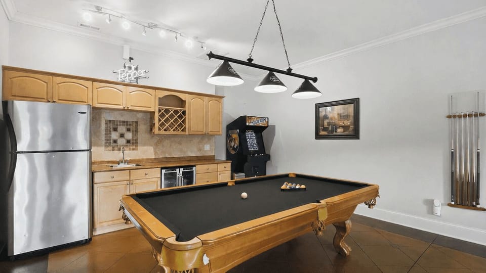 House (6 Bedrooms) | Interior