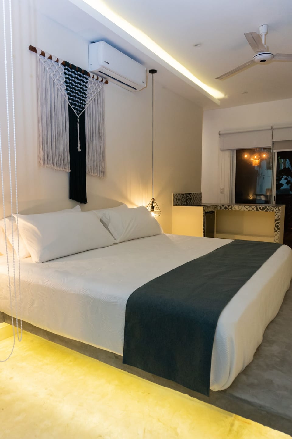 Deluxe King con Cocineta | 1 bedroom, hypo-allergenic bedding available, blackout drapes