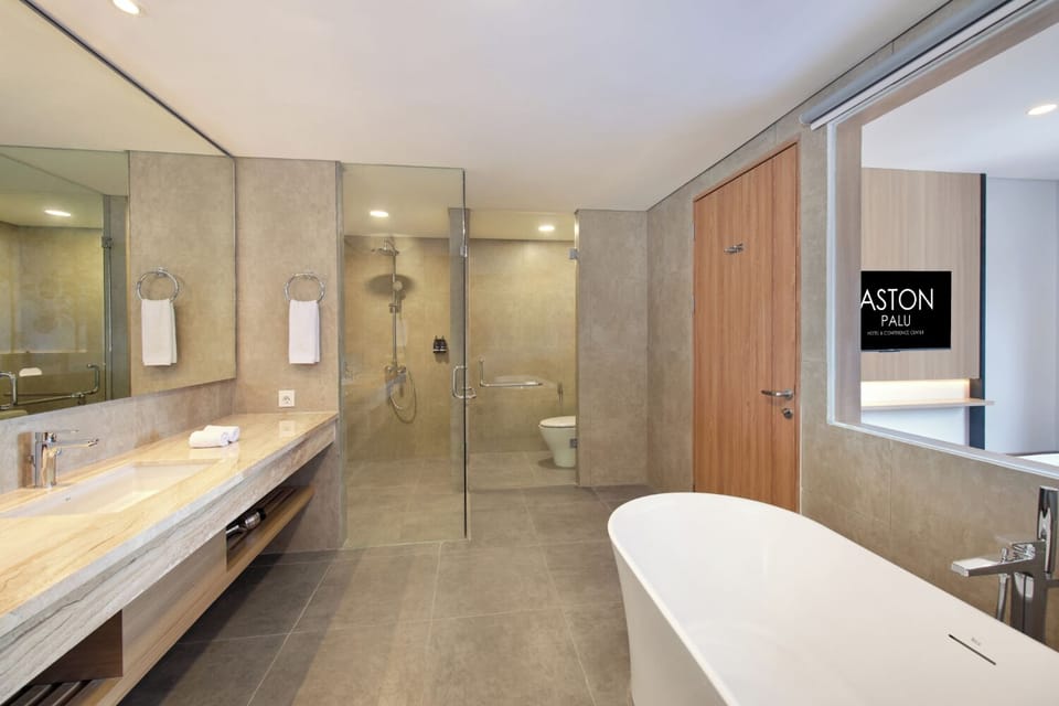 President Suite | Bathroom | Shower, hair dryer, slippers, towels