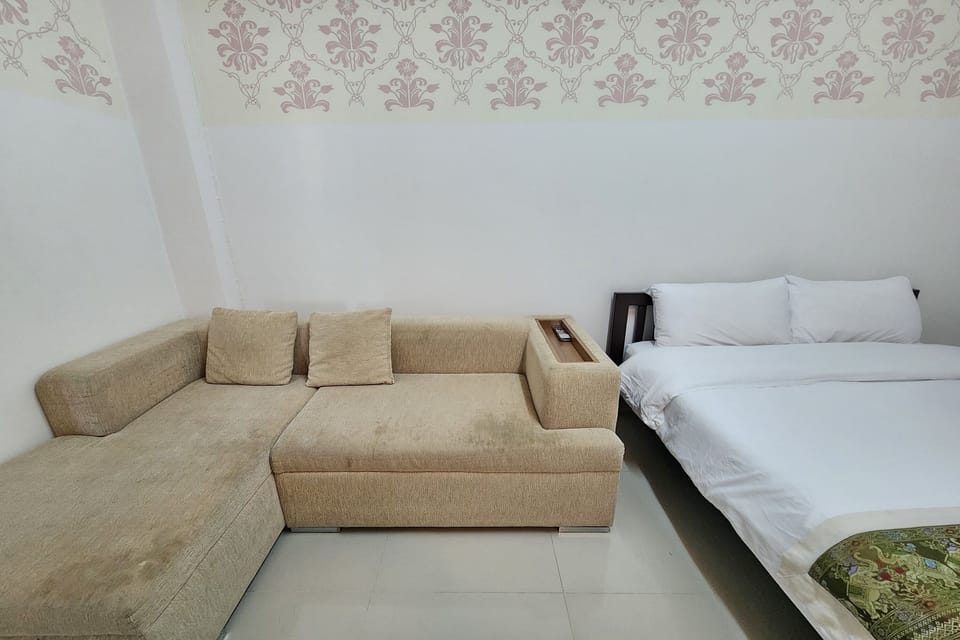Deluxe Room | Desk, free WiFi, bed sheets