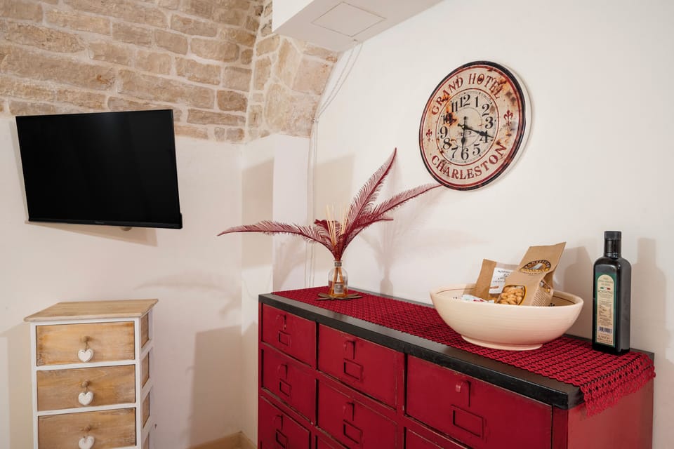 Traditional Studio | Living area | Smart TV, heated floors