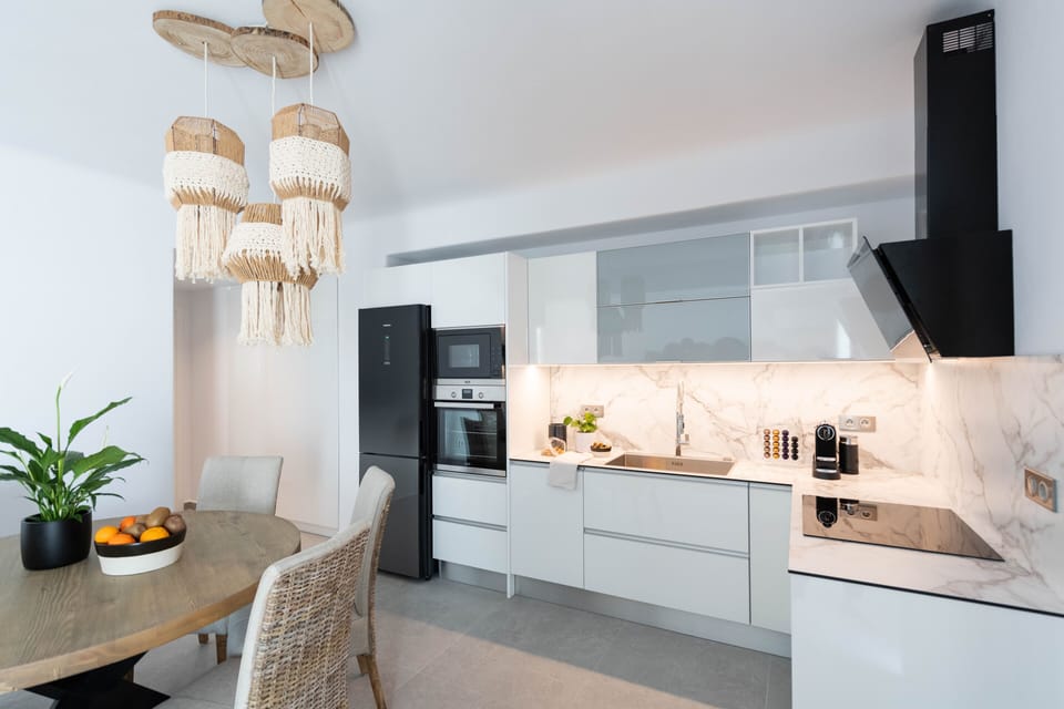 Signature Suite | Private kitchen | Oven, stovetop, espresso maker, coffee/tea maker