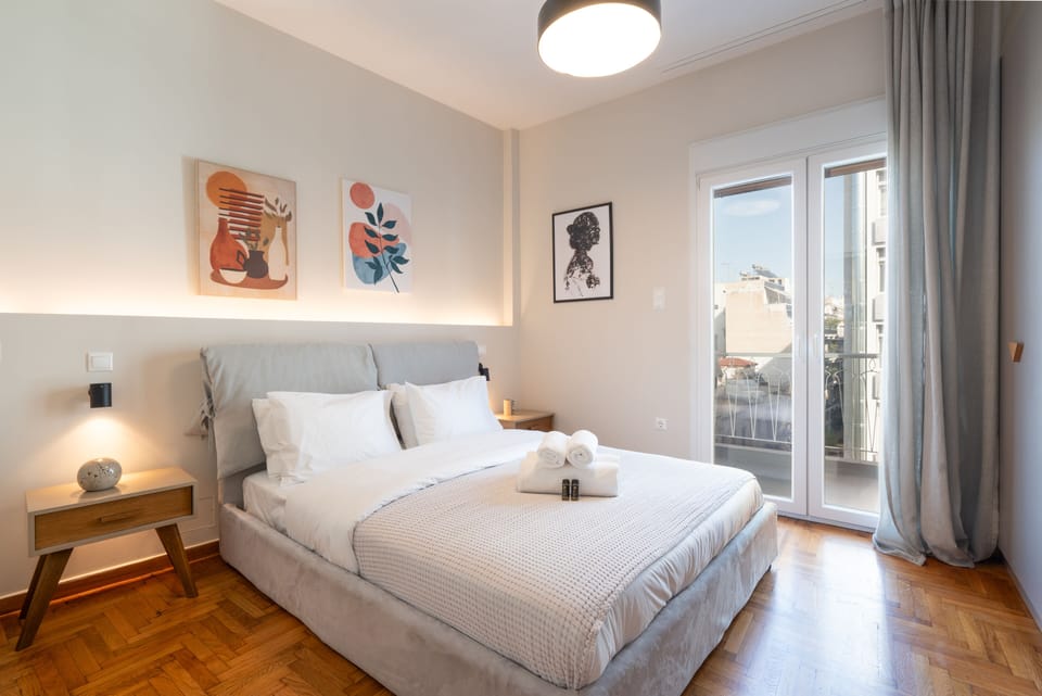 Exclusive Apartment | 3 bedrooms, in-room safe, individually decorated, individually furnished