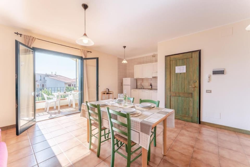 Apartment, 1 Bedroom, Balcony | Dining