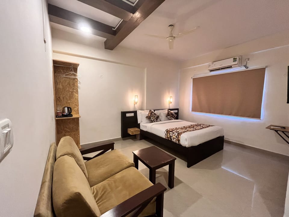 Executive Room | Iron/ironing board, free WiFi