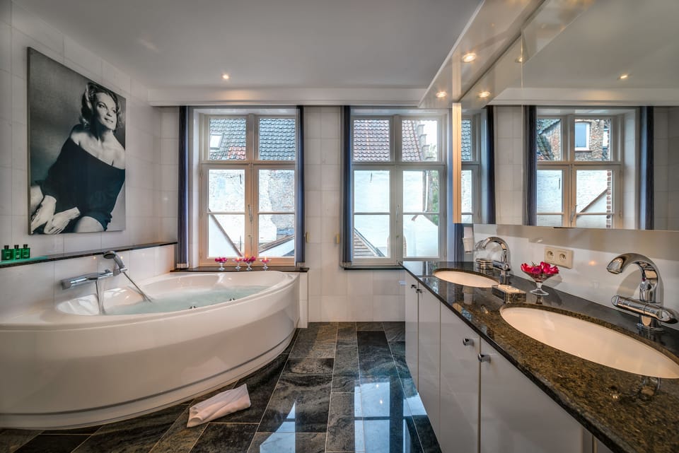 Canalside House - Luxury Guesthouse Bed and Breakfast in Bruges