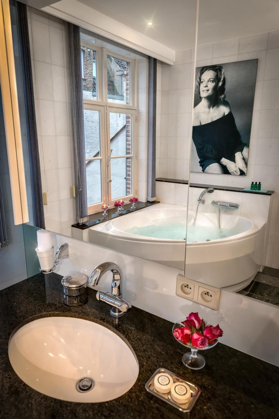 Canalside House - Luxury Guesthouse Bed and Breakfast in Bruges