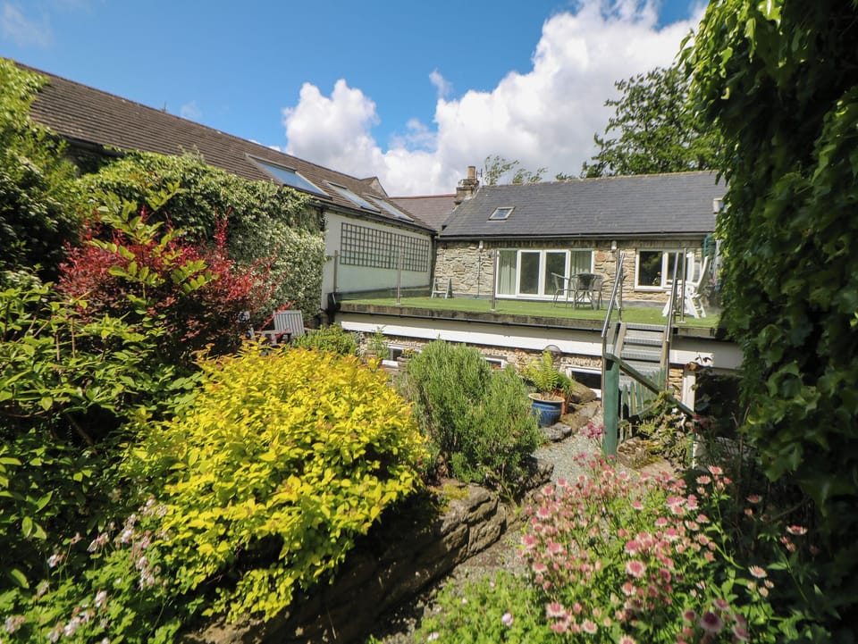 Cottage | Property grounds