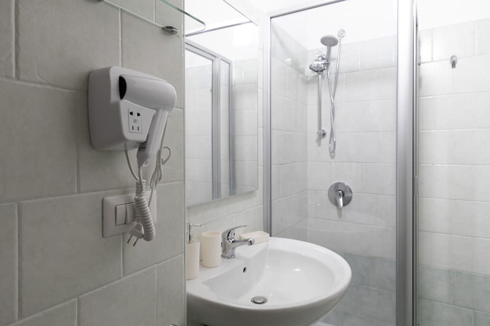 Deluxe Room, 1 Bedroom | Desk, soundproofing, free WiFi