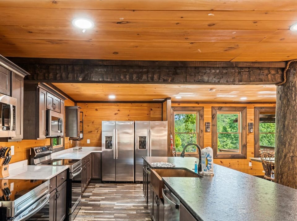 Signature Cabin | Shared kitchen | Full-size fridge, microwave, oven, stovetop