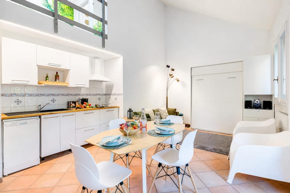 Standard House, 1 Bedroom, Microwave (France Apartment with Garden, Pool &) | Dining