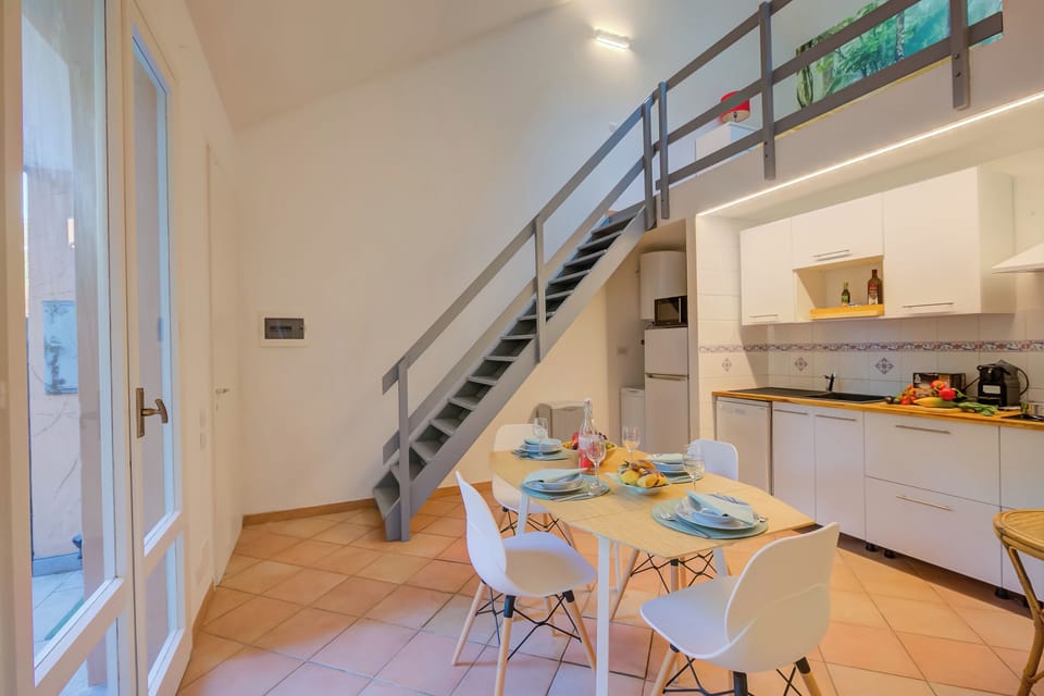 Standard House, Multiple Bedrooms (France Apartment) | Dining