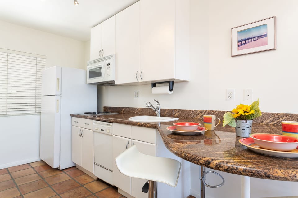Deluxe Penthouse, Ocean View | Private kitchen | Fridge, coffee/tea maker