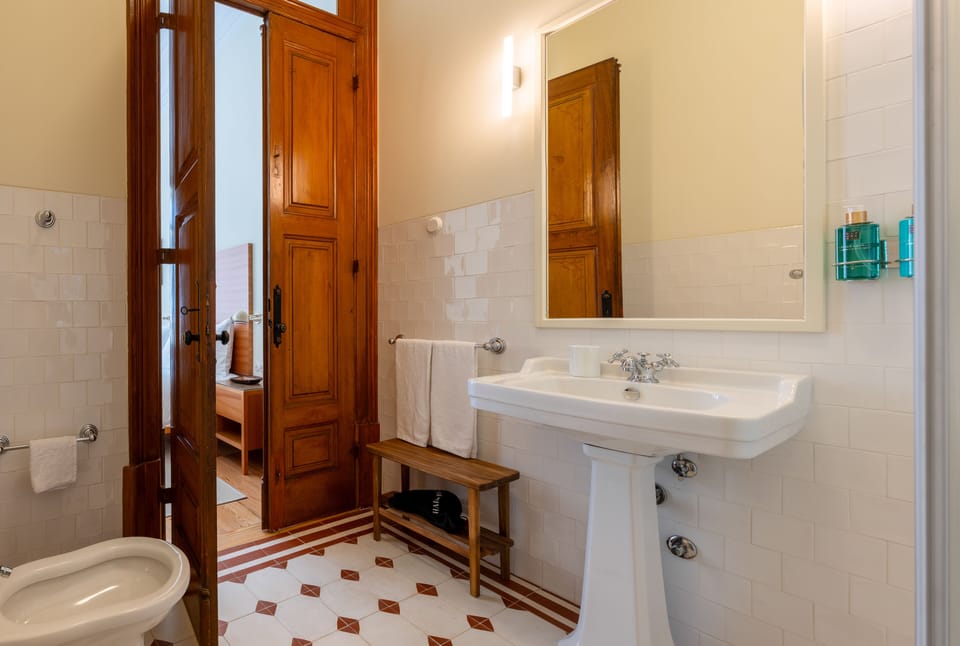 Standard Double Room | Bathroom | Hair dryer, bidet, towels