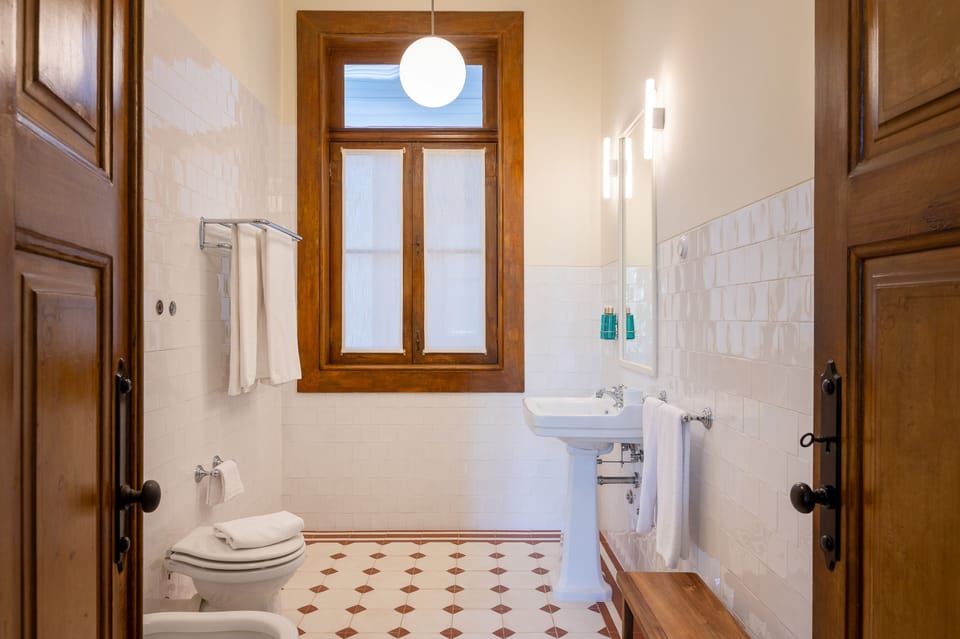 Deluxe Double Room, Balcony, Garden View | Bathroom | Hair dryer, bidet, towels
