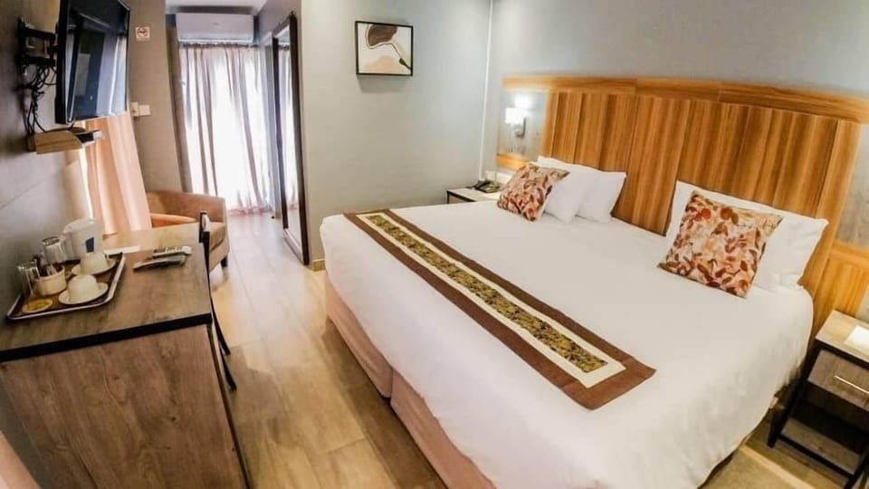 Standard Room | Desk, laptop workspace, iron/ironing board, WiFi (free)