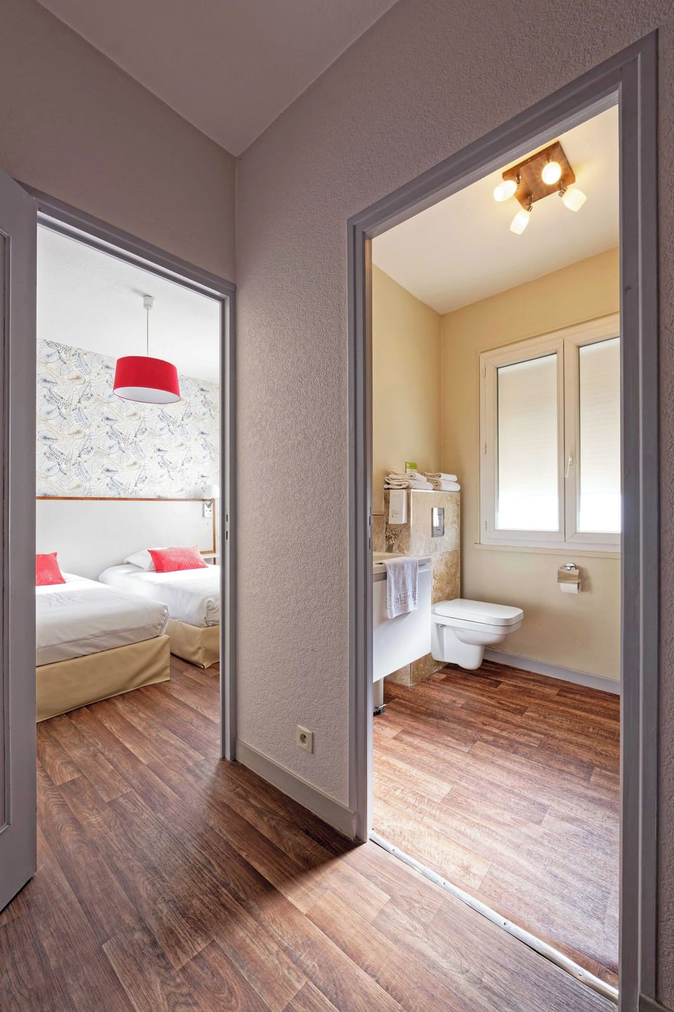 Standard Twin Room | Individually decorated, individually furnished, desk, laptop workspace