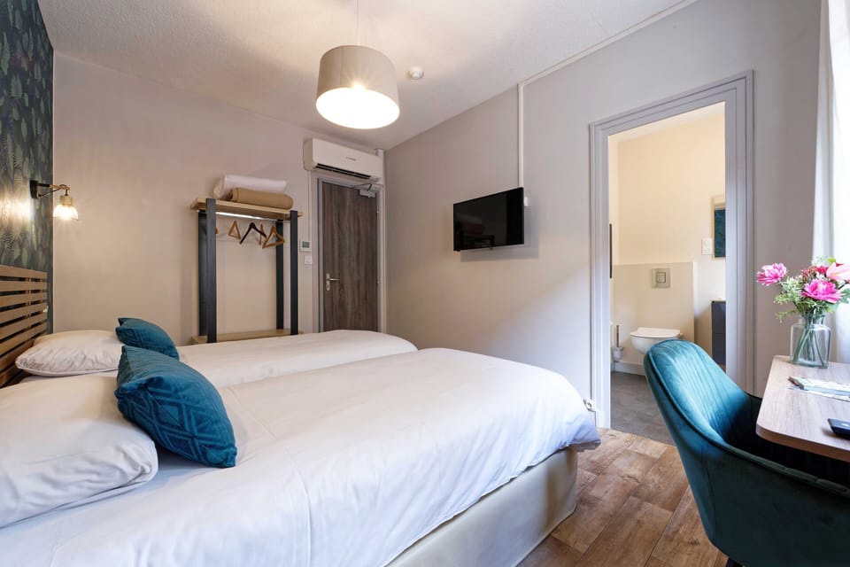 Standard Twin Room | Individually decorated, individually furnished, desk, laptop workspace