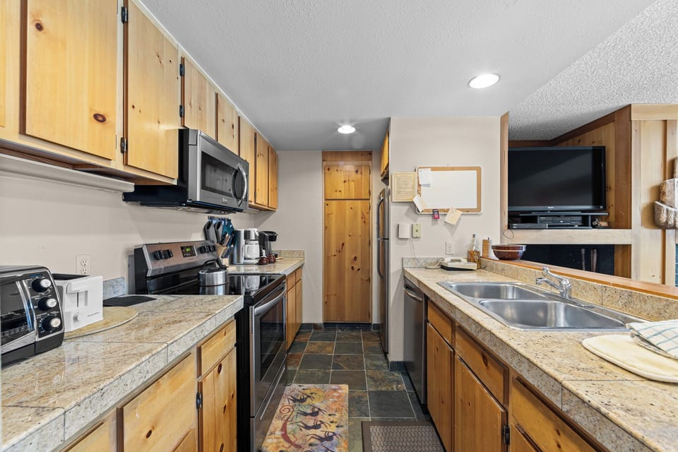 Condo (2 Bedrooms) | Property amenity