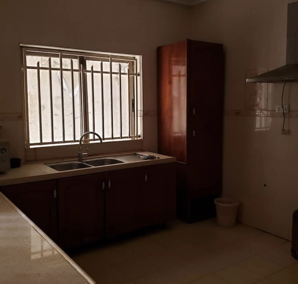 Business Apartment | Private kitchen | Fridge, microwave, cookware/dishes/utensils, cleaning supplies