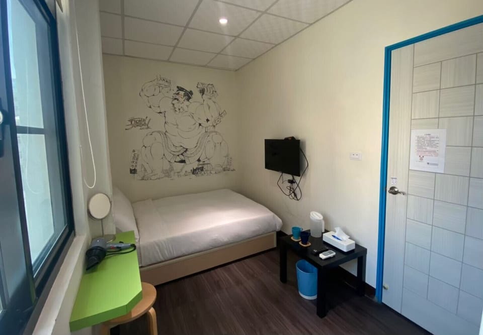 Basic Room | Desk, free WiFi