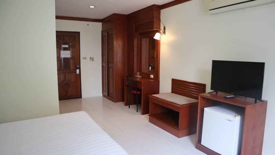 Desk, free WiFi, bed sheets