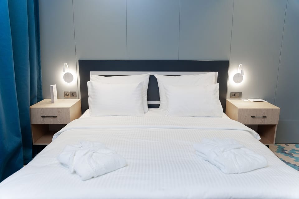Executive Room | Desk, laptop workspace, soundproofing, iron/ironing board