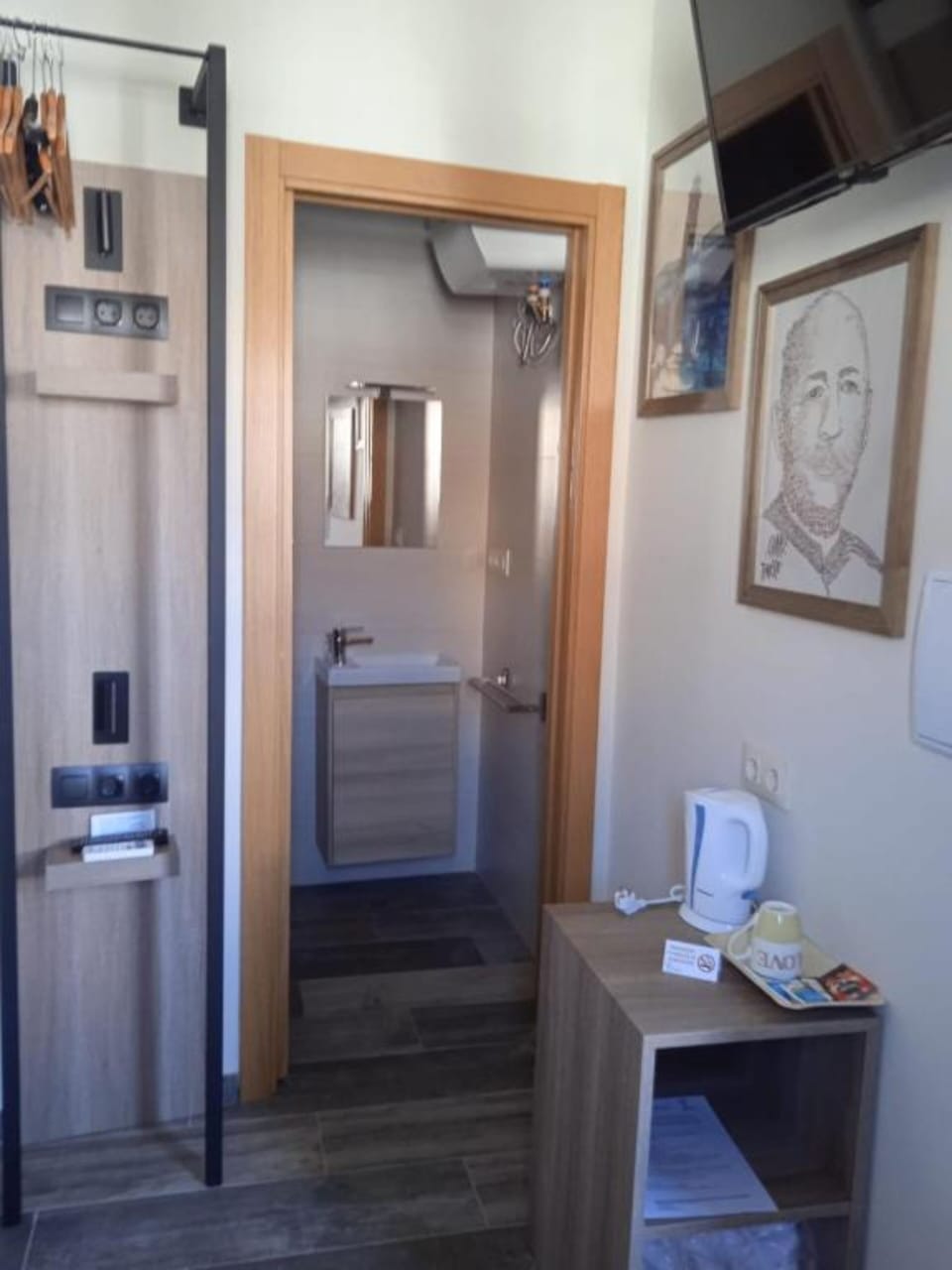 Basic Single Room, 1 Twin Bed | Soundproofing, WiFi (free)