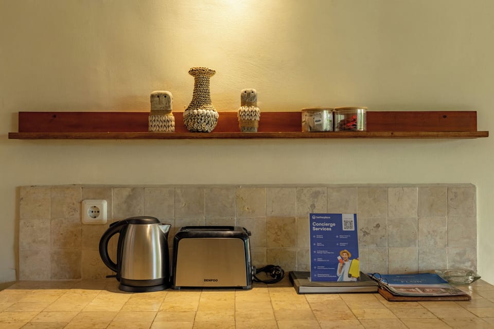 Traditional Villa | Private kitchen | Fridge, stovetop, coffee/tea maker, electric kettle
