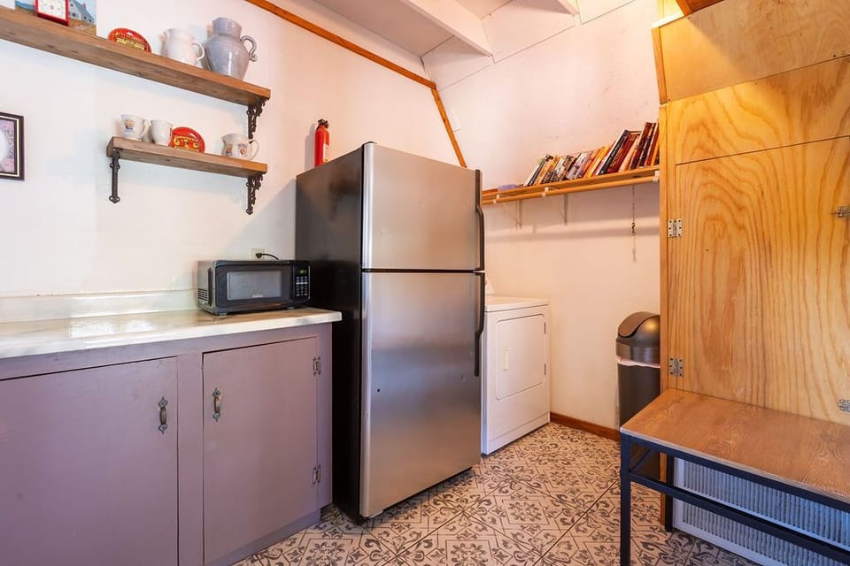 Cottage, Private Bathroom (The Library) | Private kitchen