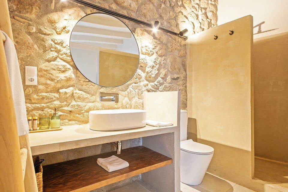 Standard Room | Bathroom | Shower, towels, soap, toilet paper
