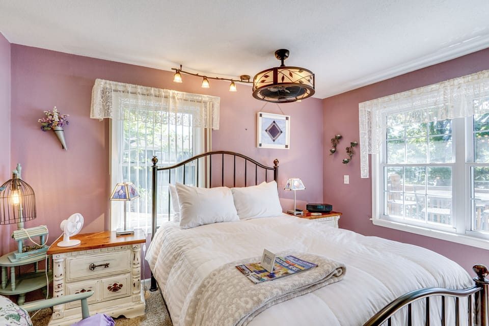 Lakefront Getaway in Gravois Mills Cottage in Lake of the Ozarks