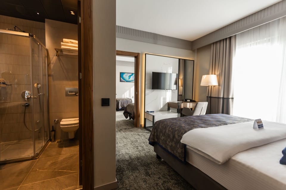 Grand Room | Premium bedding, minibar, in-room safe, desk
