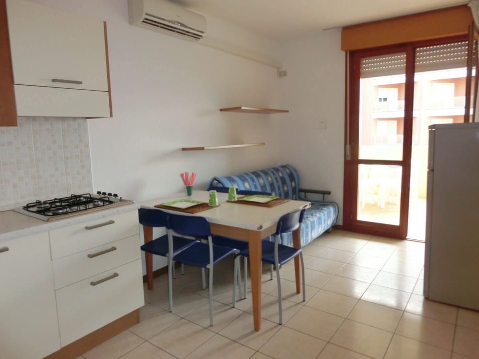Apartment, 1 Bedroom, Balcony, Ocean View | Living area