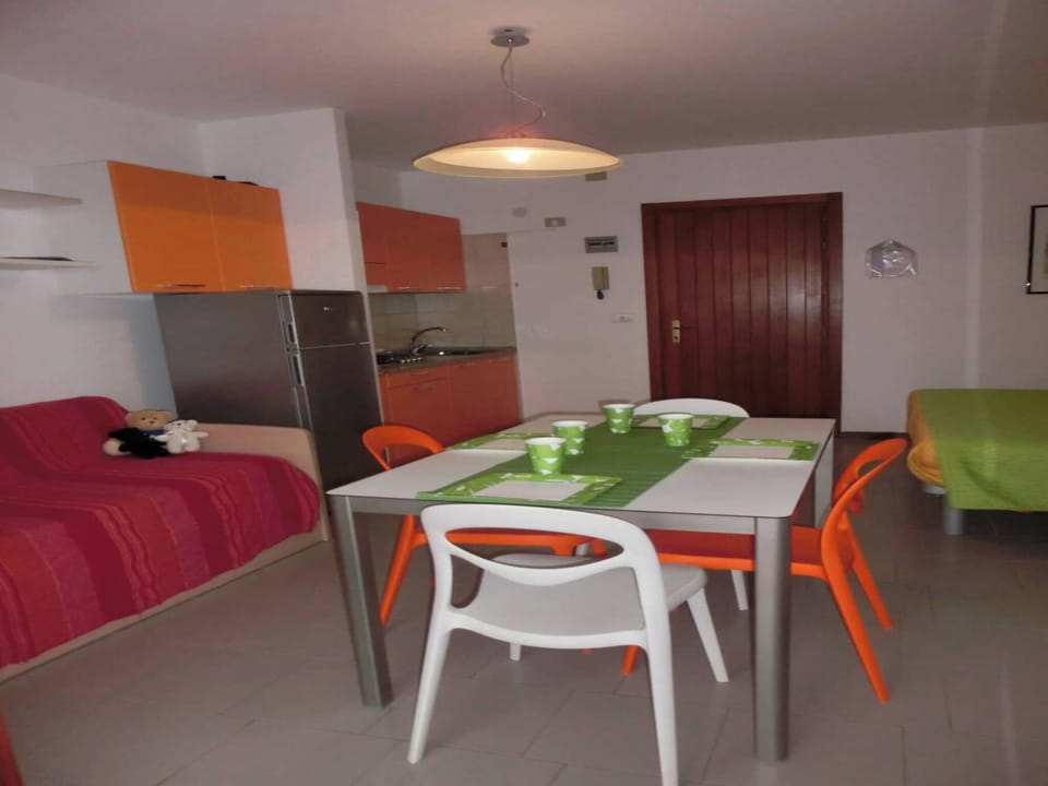 Studio, Balcony, Ocean View | Dining room