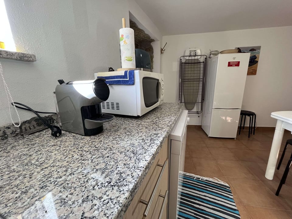 Traditional House | Private kitchen | Full-size fridge, microwave, oven, stovetop