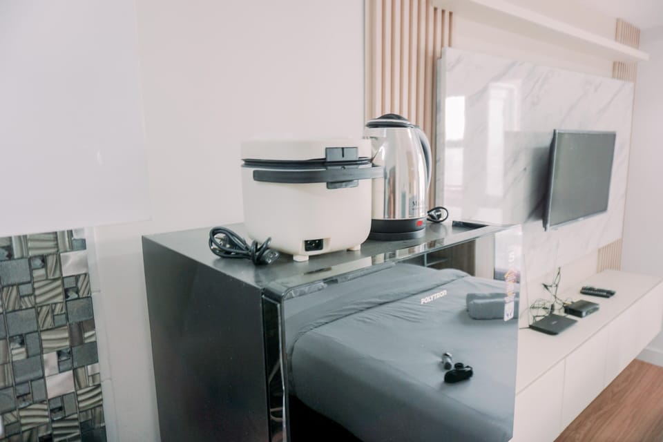 Studio | Private kitchen | Full-size fridge, stovetop