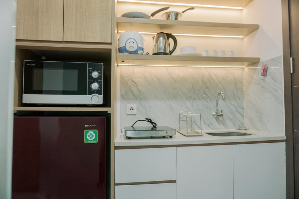 Studio | Private kitchen | Full-size fridge, stovetop